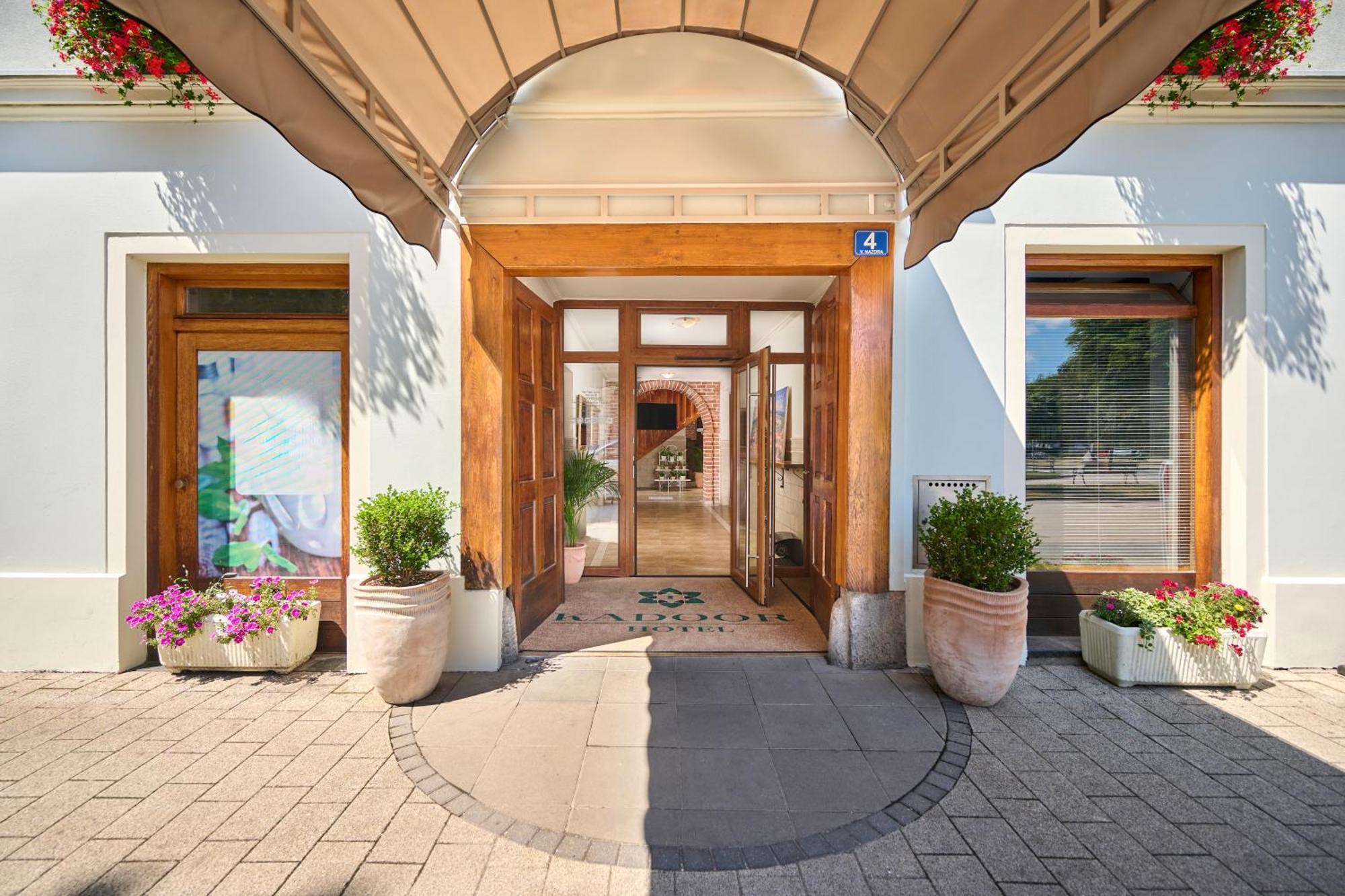 Hotel Kadoor Karlovac Exterior foto